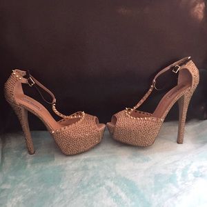 Steve Madden 👠 Open toe pump